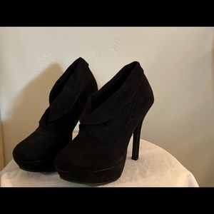 Mossimo ankle booties size 6.5